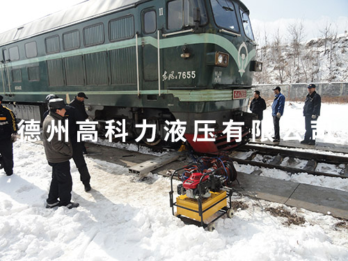 機(jī)車車輛復(fù)軌器廠家