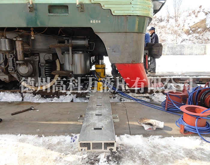 鐵路機(jī)車車輛復(fù)軌器廠家