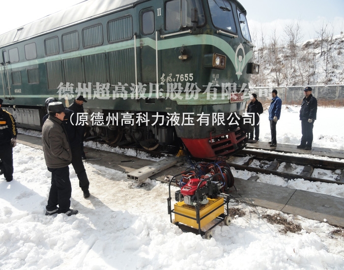 鐵路機車車輛復軌器